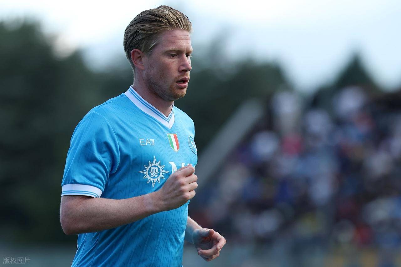 2025赛季，成都蓉城以红焰为刃、热血为甲，在三...