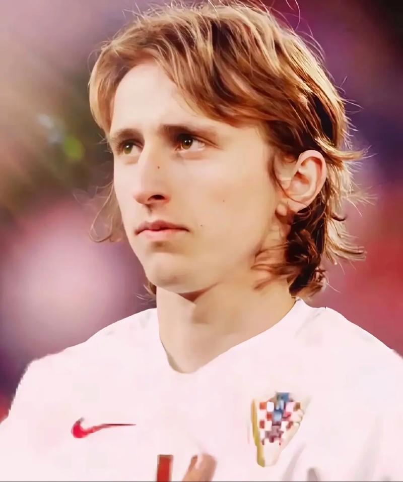 泰山纪念建队32周年，队史5次夺顶级联赛冠军，8次足协杯冠军