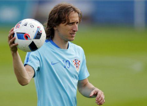 自威廉以来，埃斯特旺是首位连续3场欧冠进球的切尔西球员