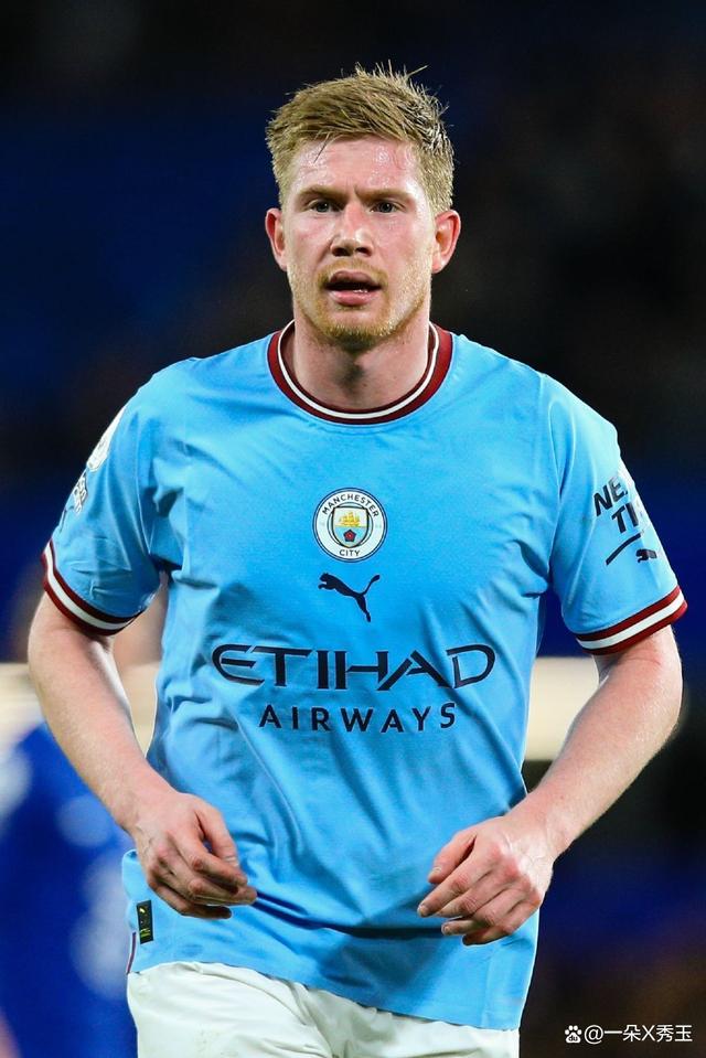 活久见，阿根廷杯决赛独立队主帅用脚绊倒对手拖延时间被罚下